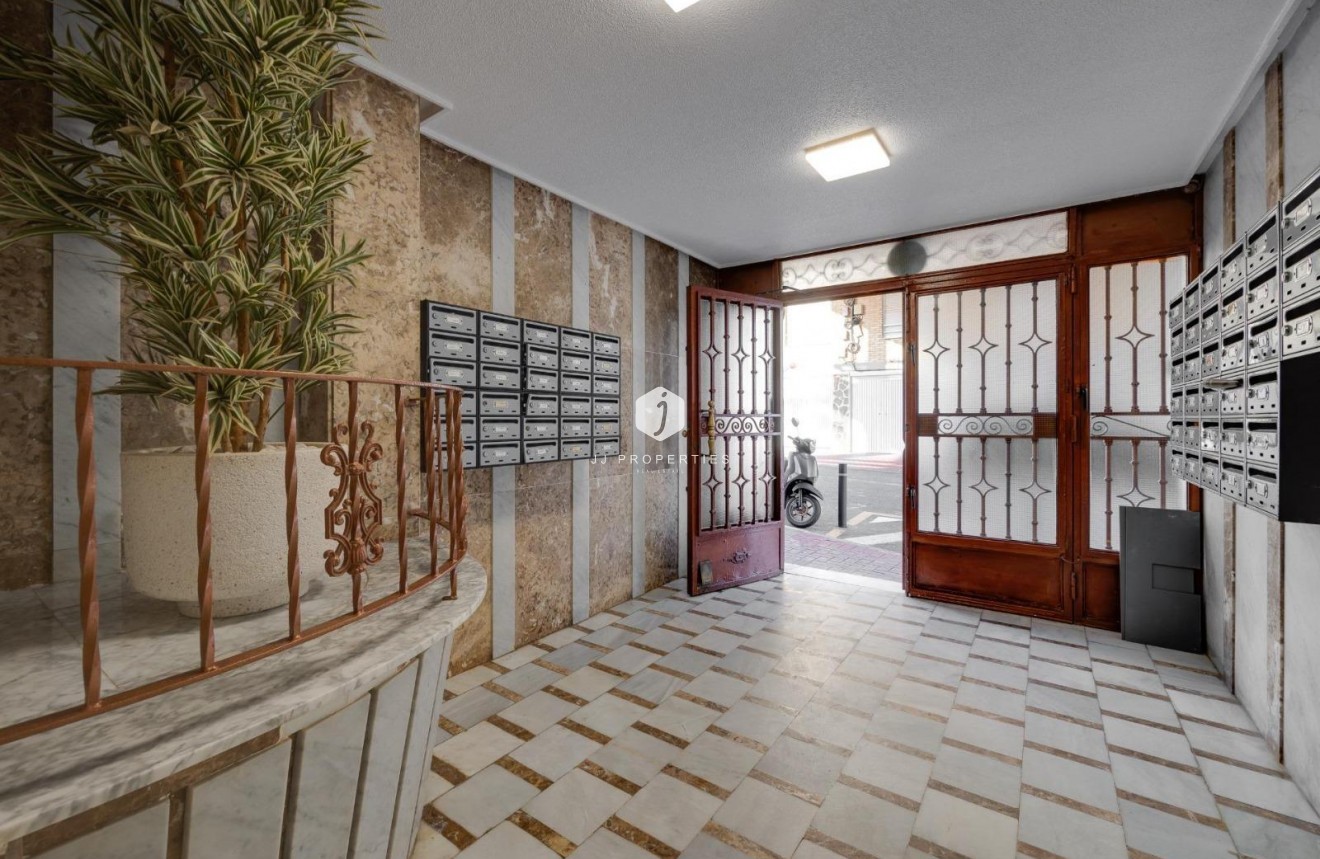 Tweedehands - Appartement / flat -
Torrevieja - Costa Blanca