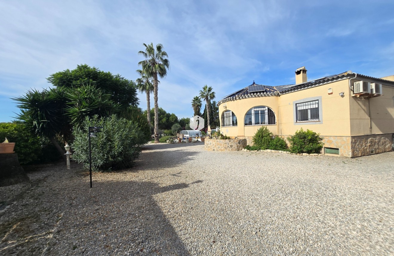 Tweedehands - Landelijk eigendom -
Dolores - Costa Blanca