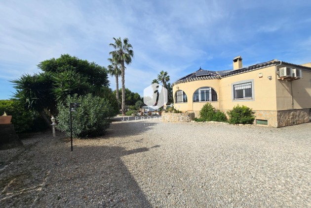 Tweedehands - Landelijk eigendom -
Dolores - Costa Blanca