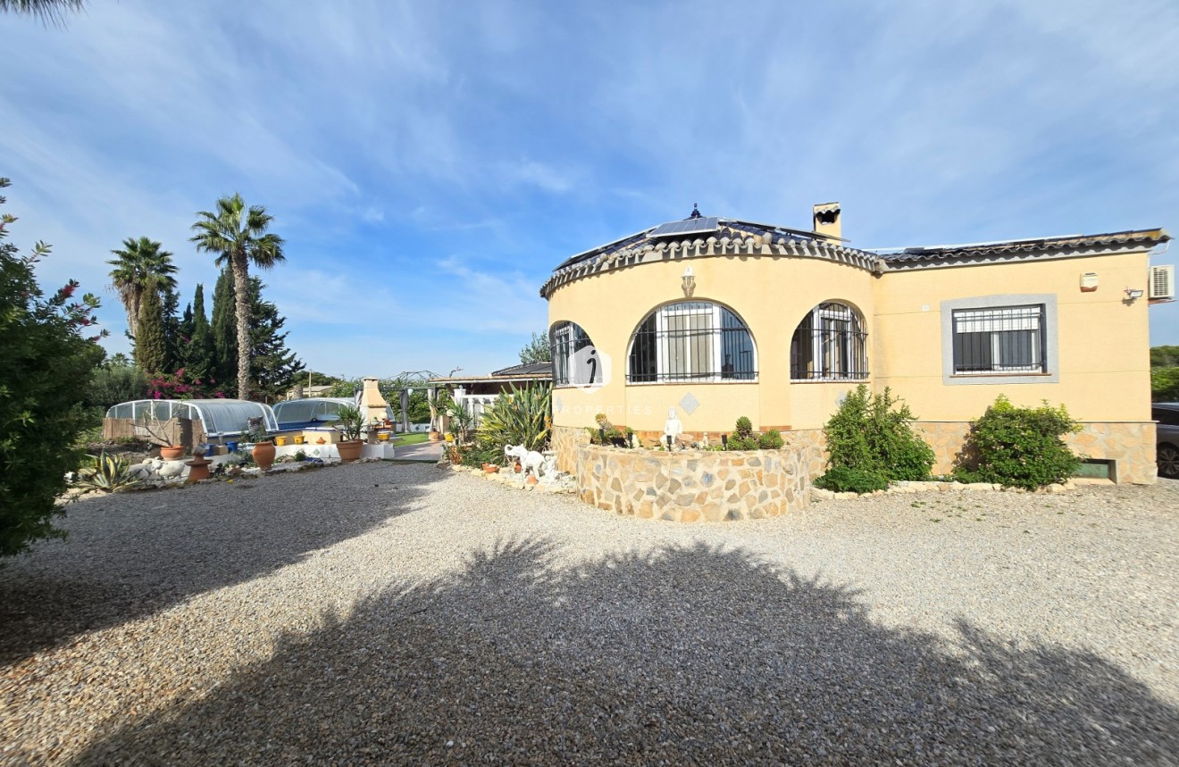 Tweedehands - Landelijk eigendom -
Dolores - Costa Blanca