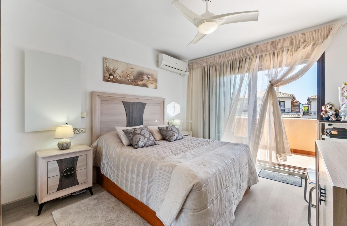 Tweedehands - Chalet -
Torrevieja - aguas nuevas