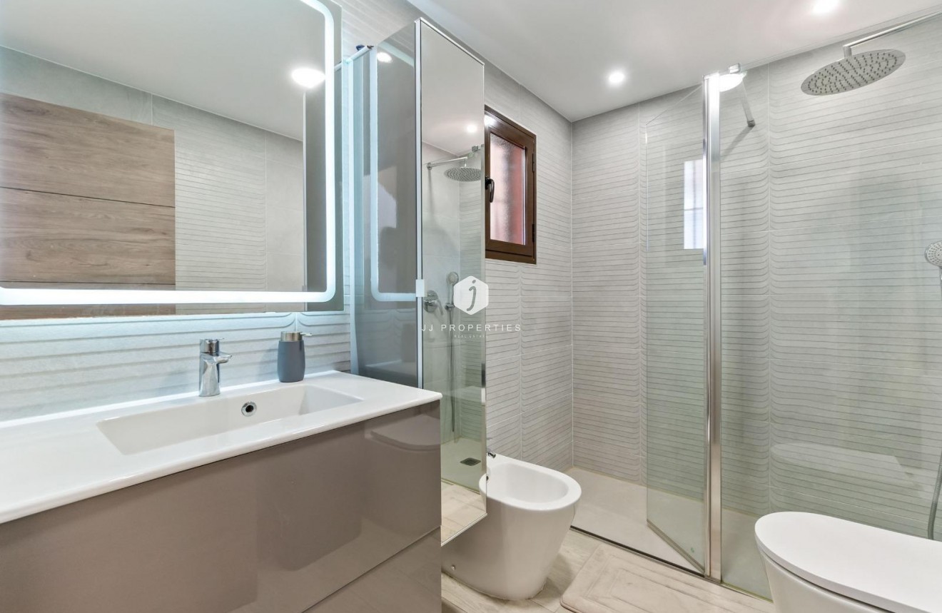 Tweedehands - Chalet -
Torrevieja - aguas nuevas