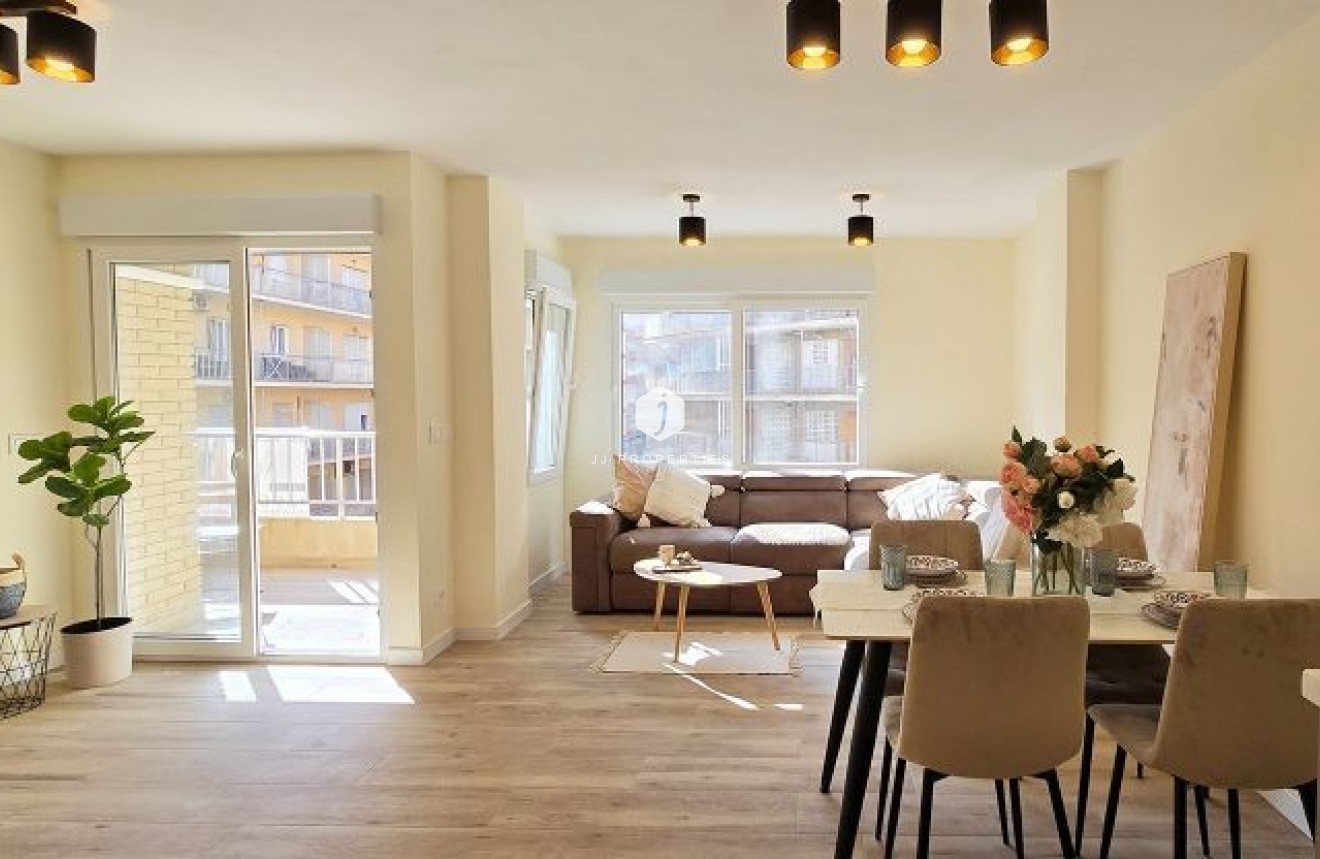 Tweedehands - Appartement / flat -
Torrevieja - Centro