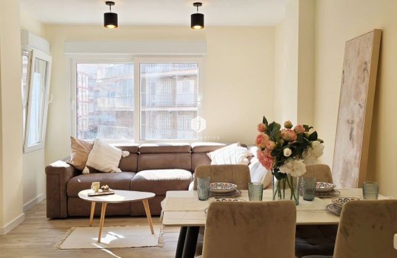 Tweedehands - Appartement / flat -
Torrevieja - Centro