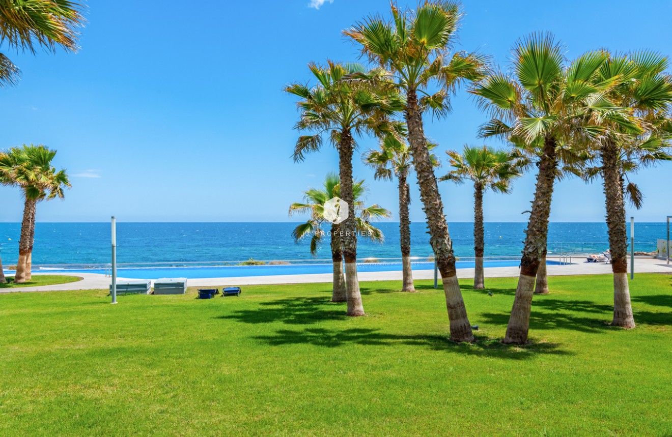 D'occasion - Appartement -
Punta Prima - Costa Blanca