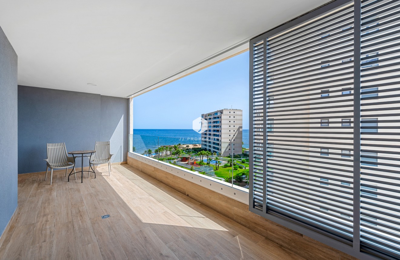 D'occasion - Appartement -
Punta Prima - Costa Blanca