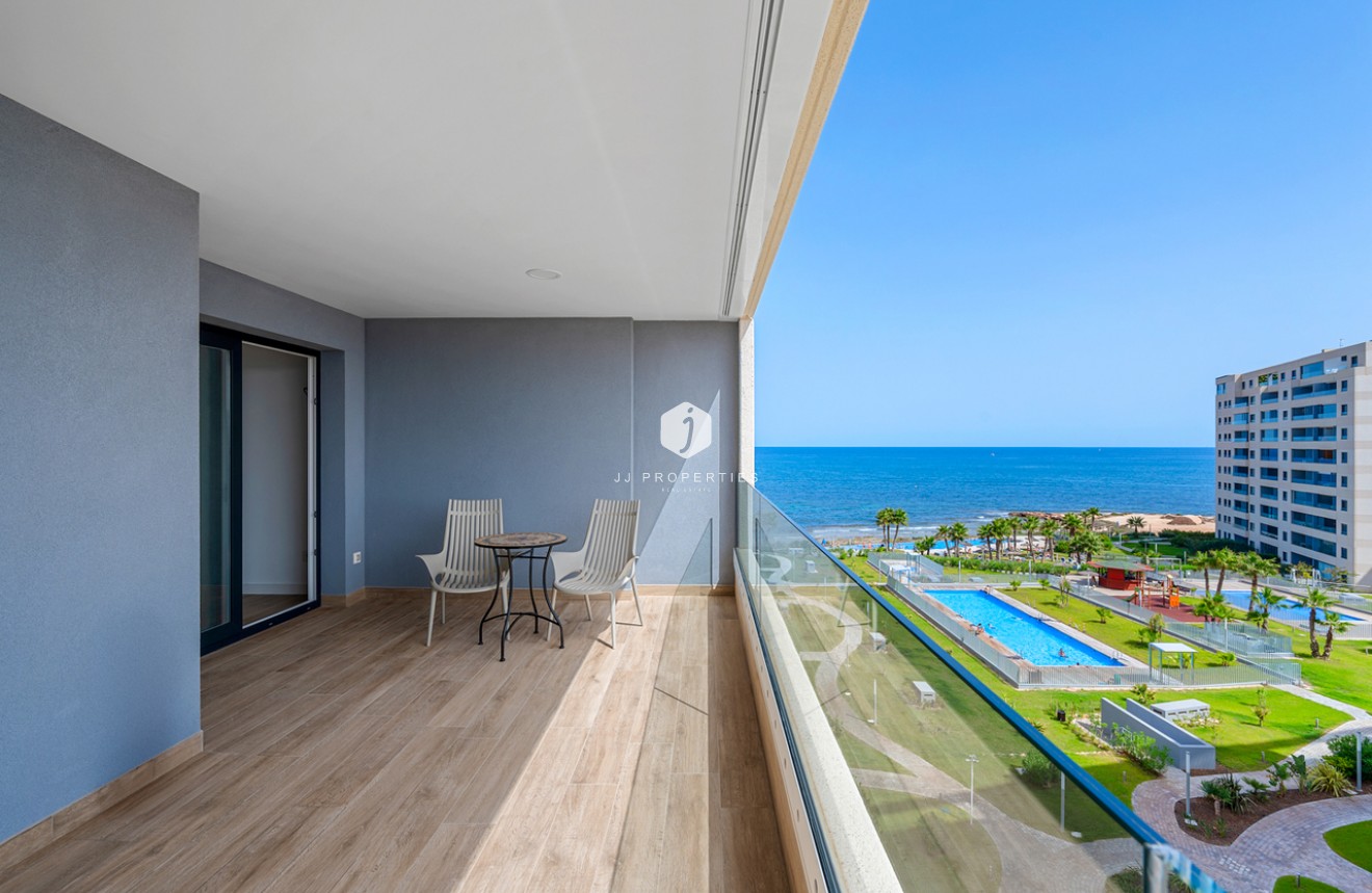 D'occasion - Appartement -
Punta Prima - Costa Blanca