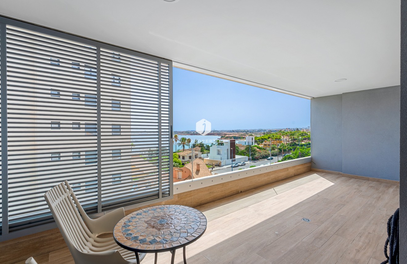 D'occasion - Appartement -
Punta Prima - Costa Blanca