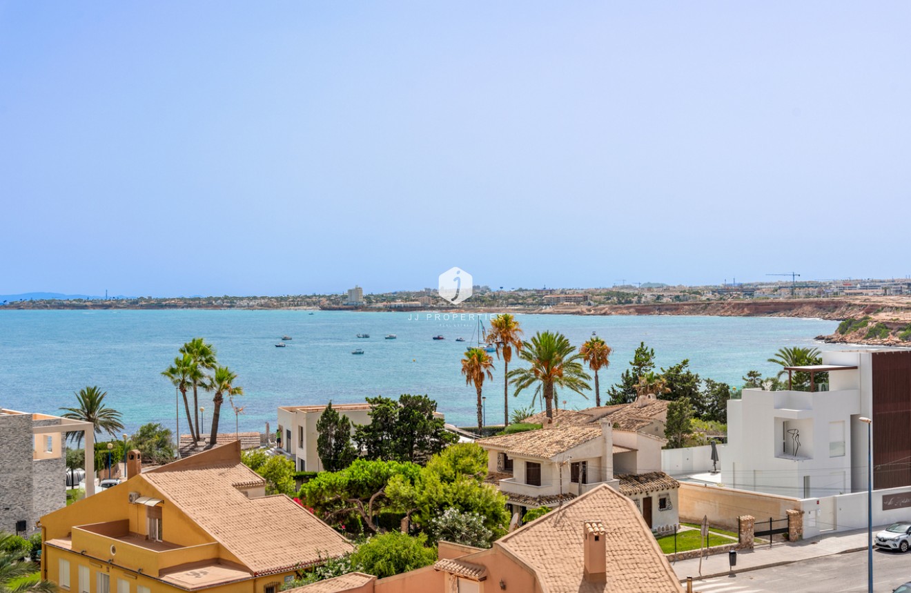 D'occasion - Appartement -
Punta Prima - Costa Blanca