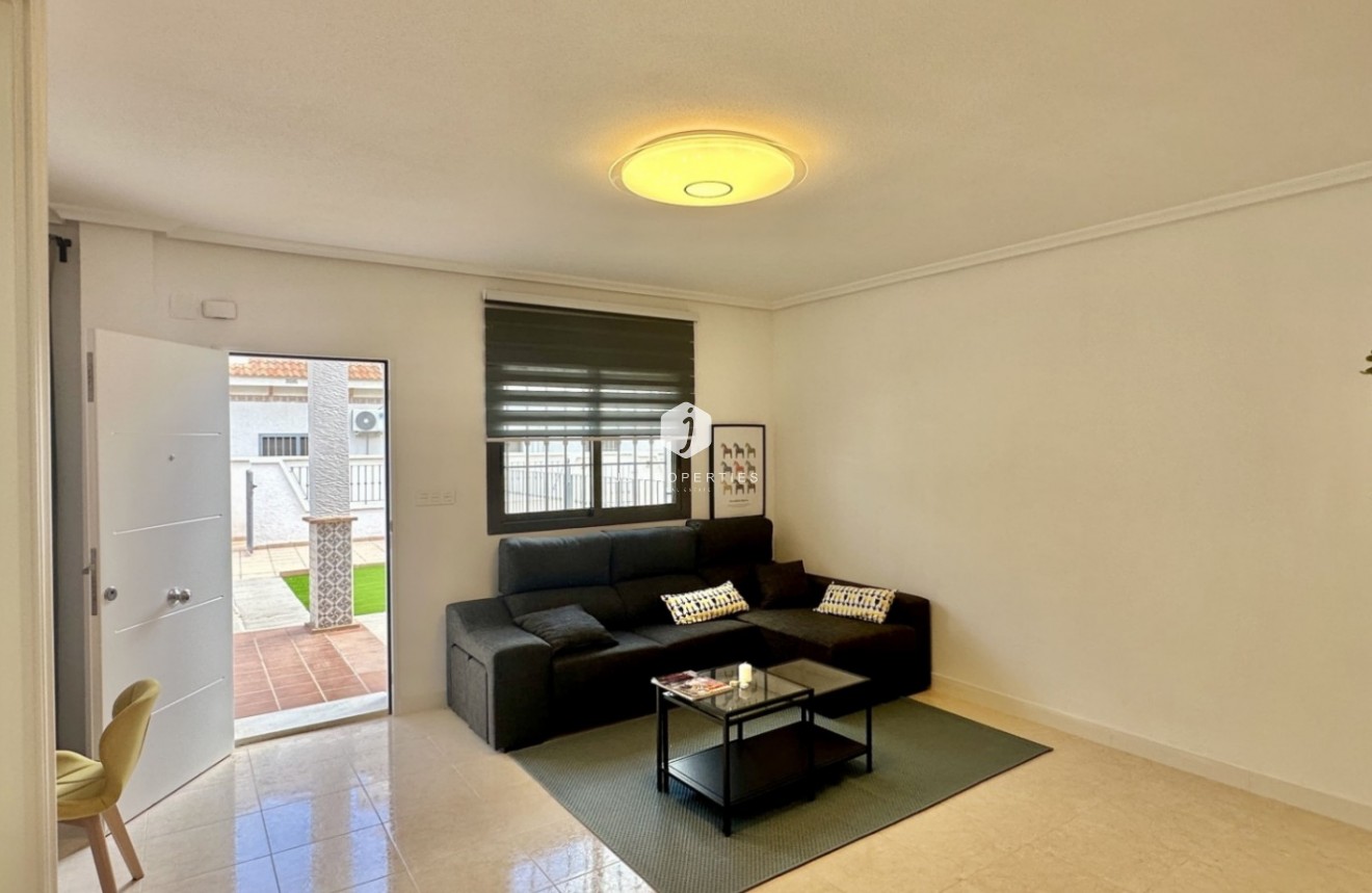 Tweedehands - Chalet -
San Miguel de Salinas - Inland