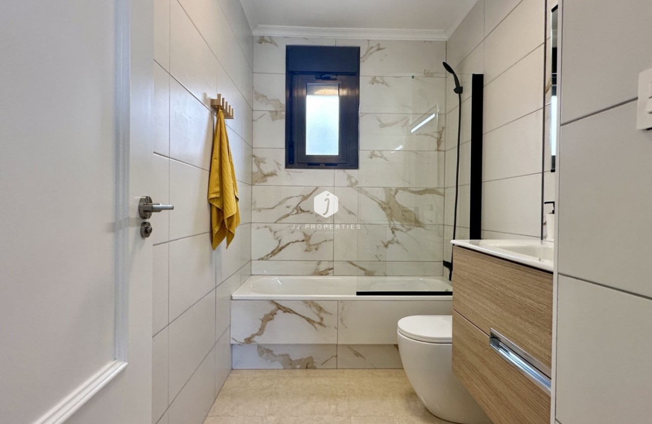 Tweedehands - Chalet -
San Miguel de Salinas - Inland