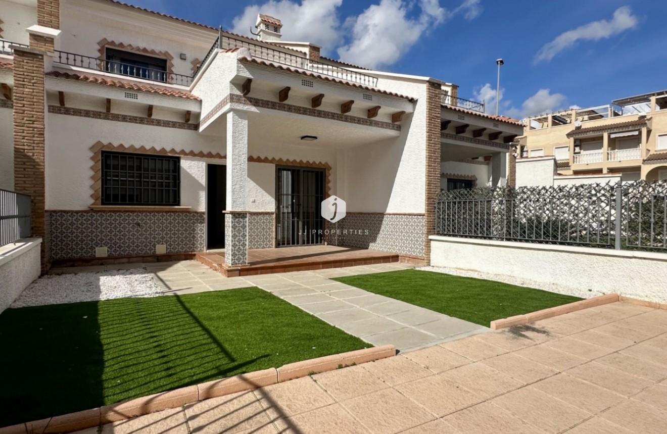 Tweedehands - Chalet -
San Miguel de Salinas - Inland