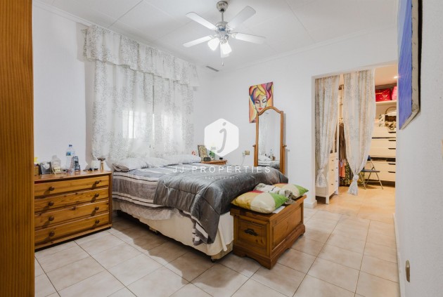 D'occasion - Villa -
Torrevieja - Costa Blanca