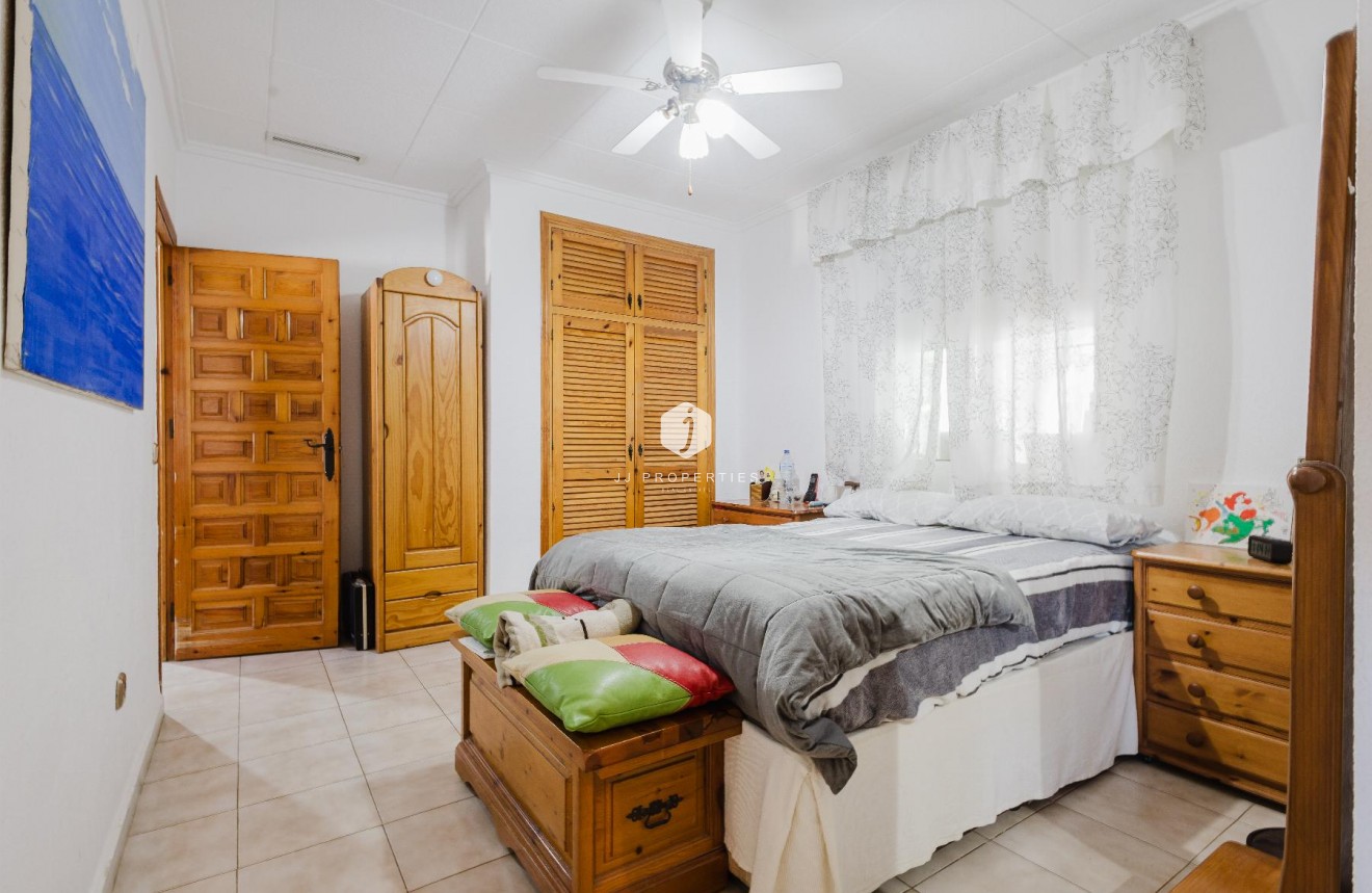 D'occasion - Villa -
Torrevieja - Costa Blanca