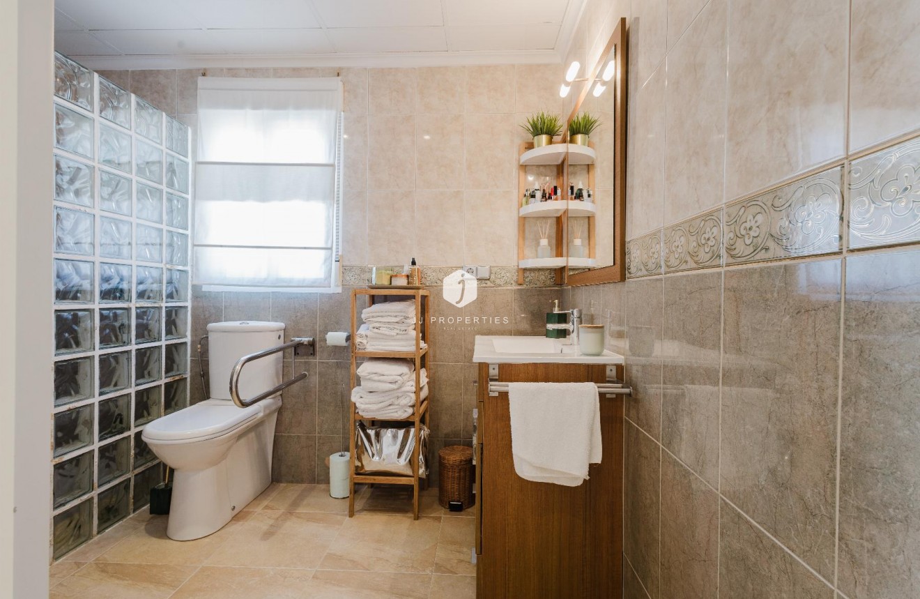 D'occasion - Villa -
Torrevieja - Costa Blanca