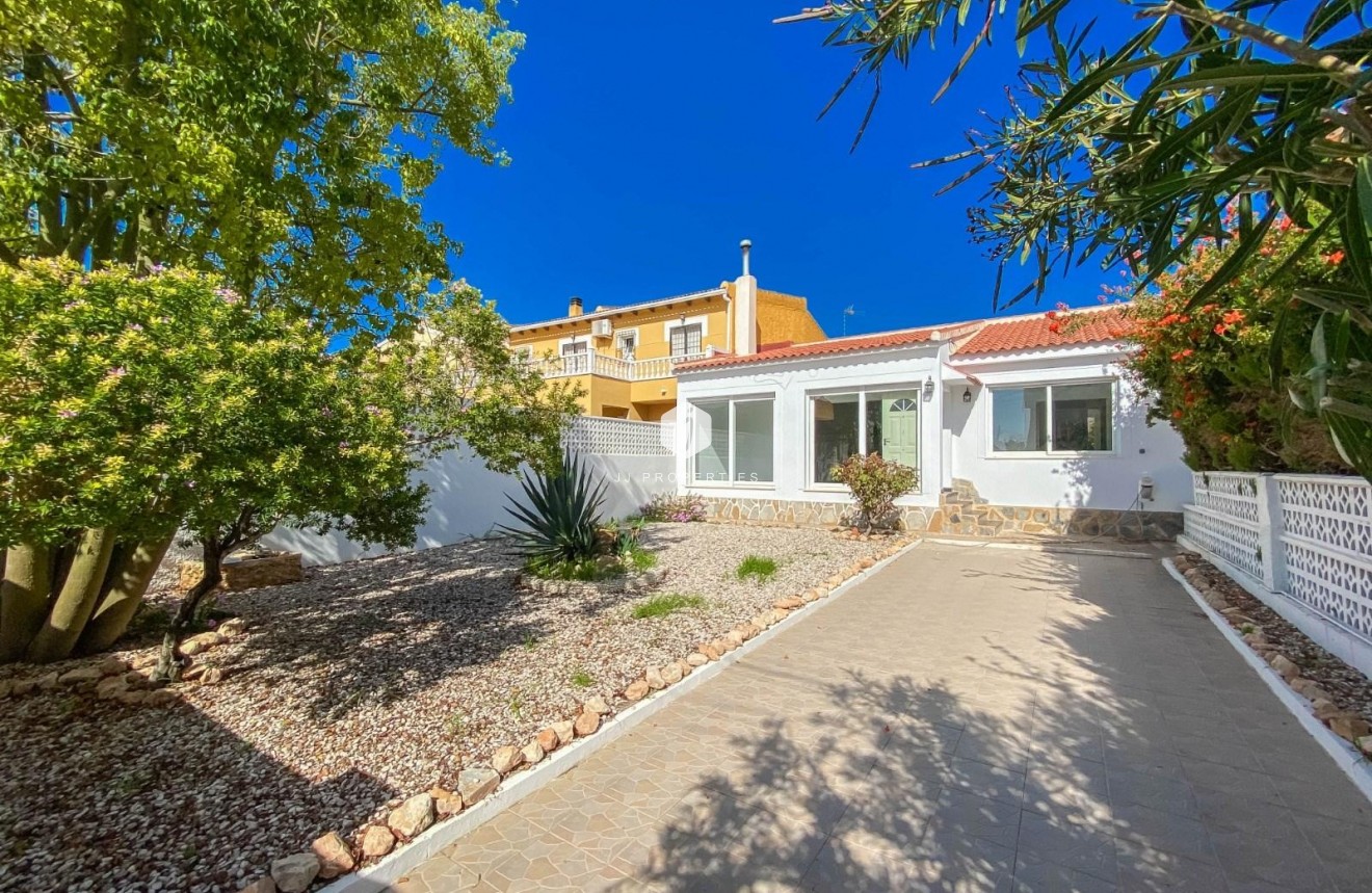 D'occasion - Villa -
Torrevieja - Costa Blanca