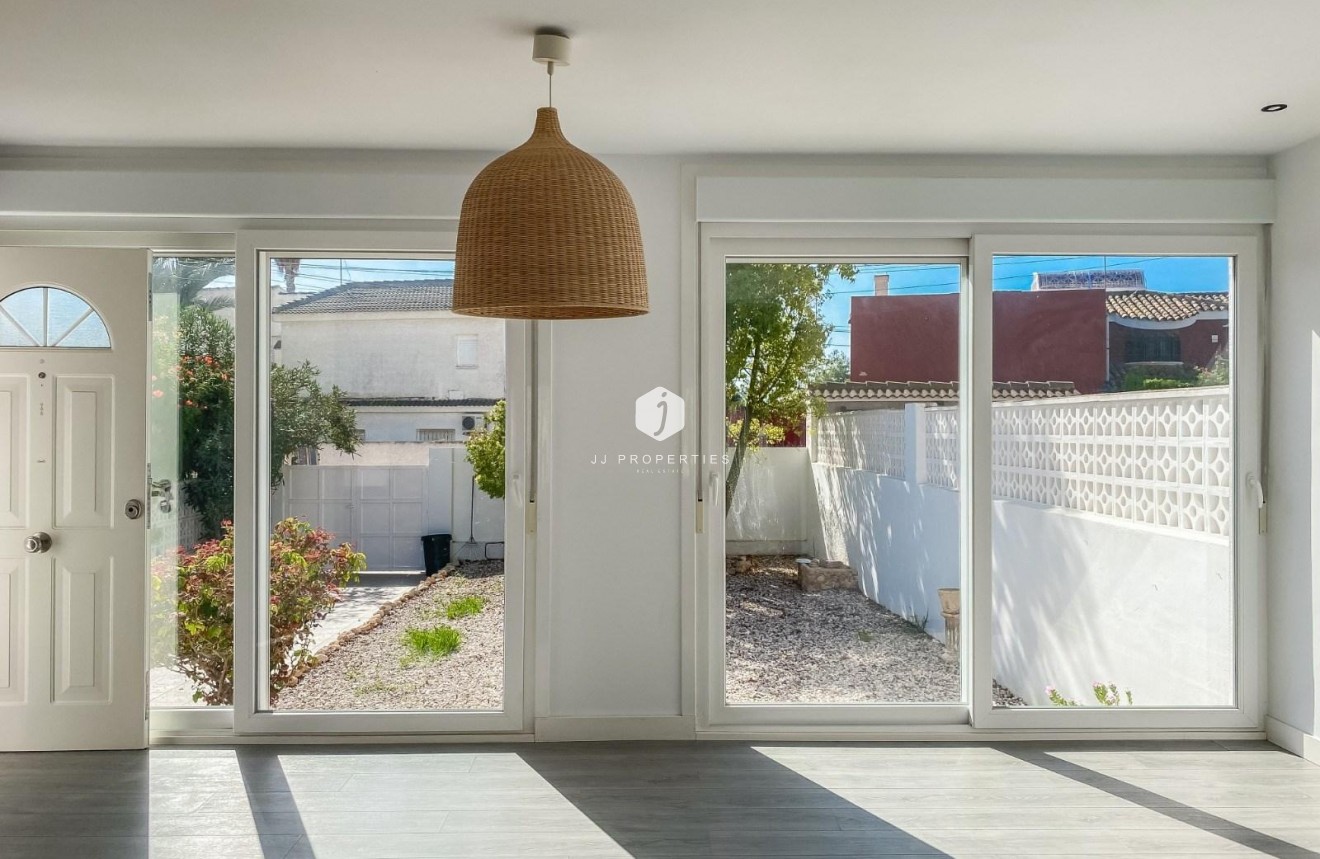 D'occasion - Villa -
Torrevieja - Costa Blanca