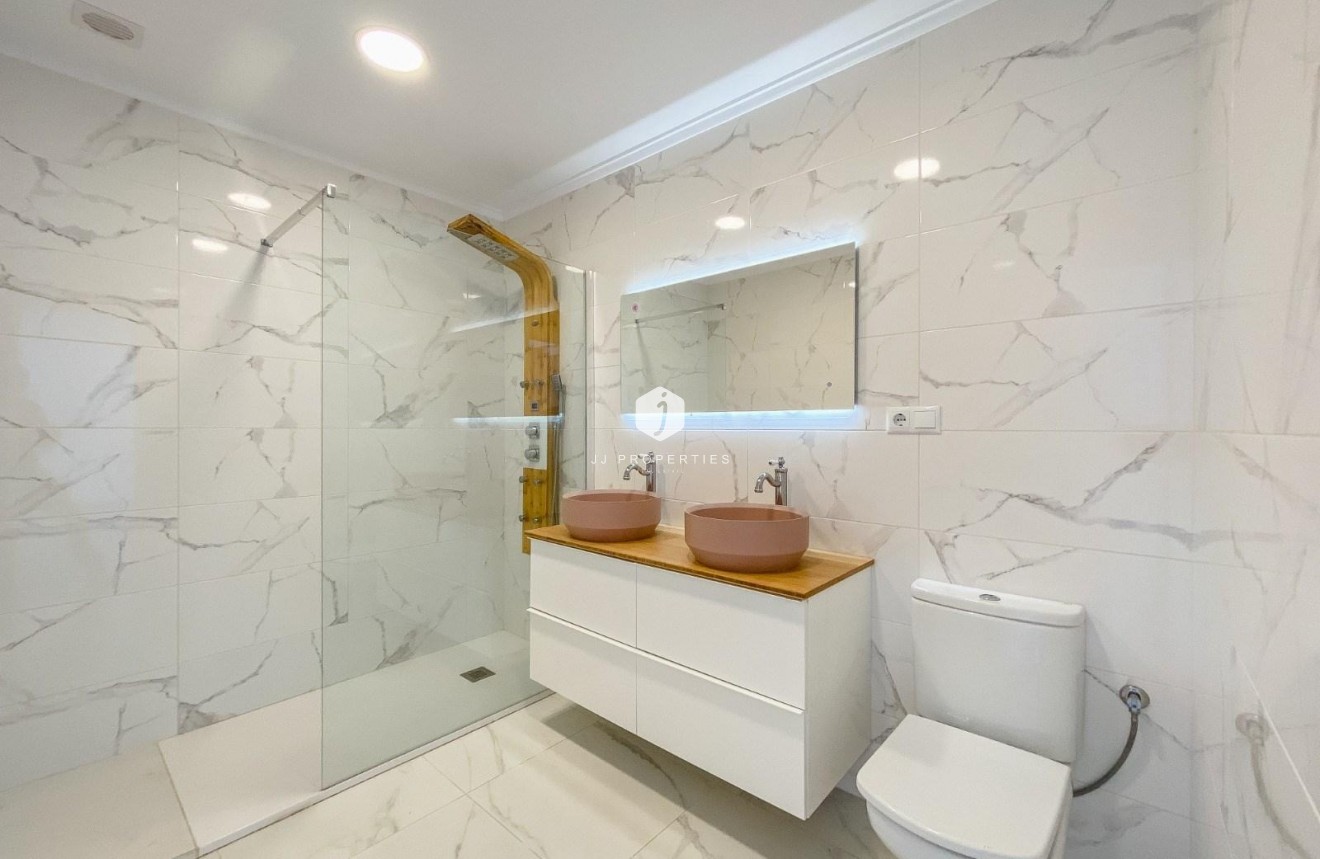 D'occasion - Villa -
Torrevieja - Costa Blanca