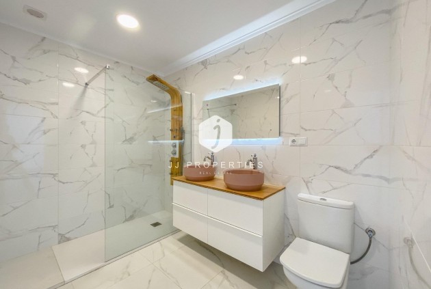 D'occasion - Villa -
Torrevieja - Costa Blanca