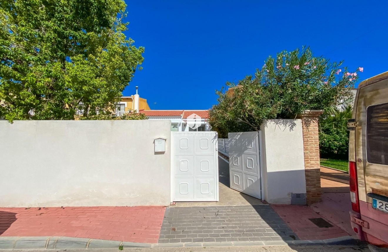 D'occasion - Villa -
Torrevieja - Costa Blanca