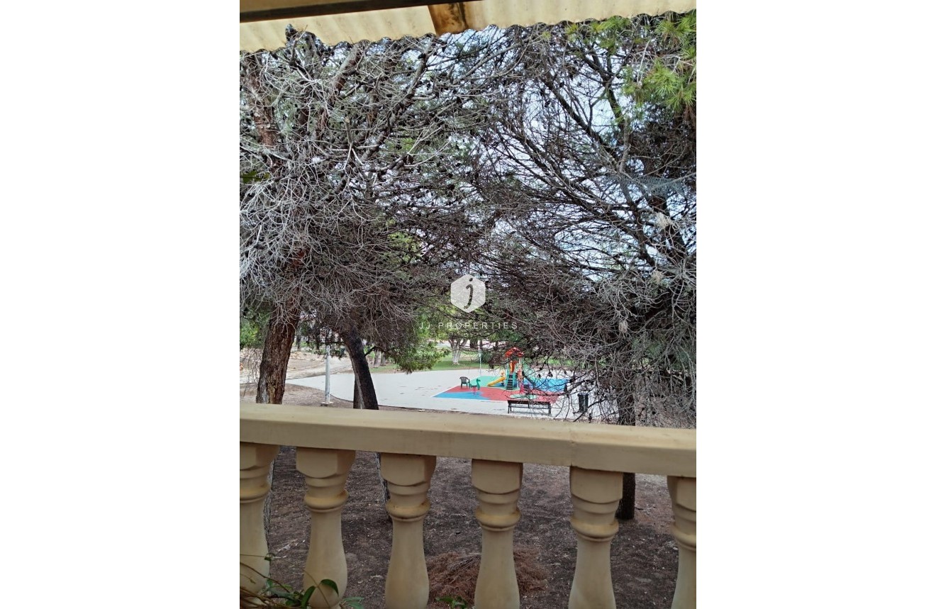 D'occasion - Chalet -
Torrevieja - Costa Blanca