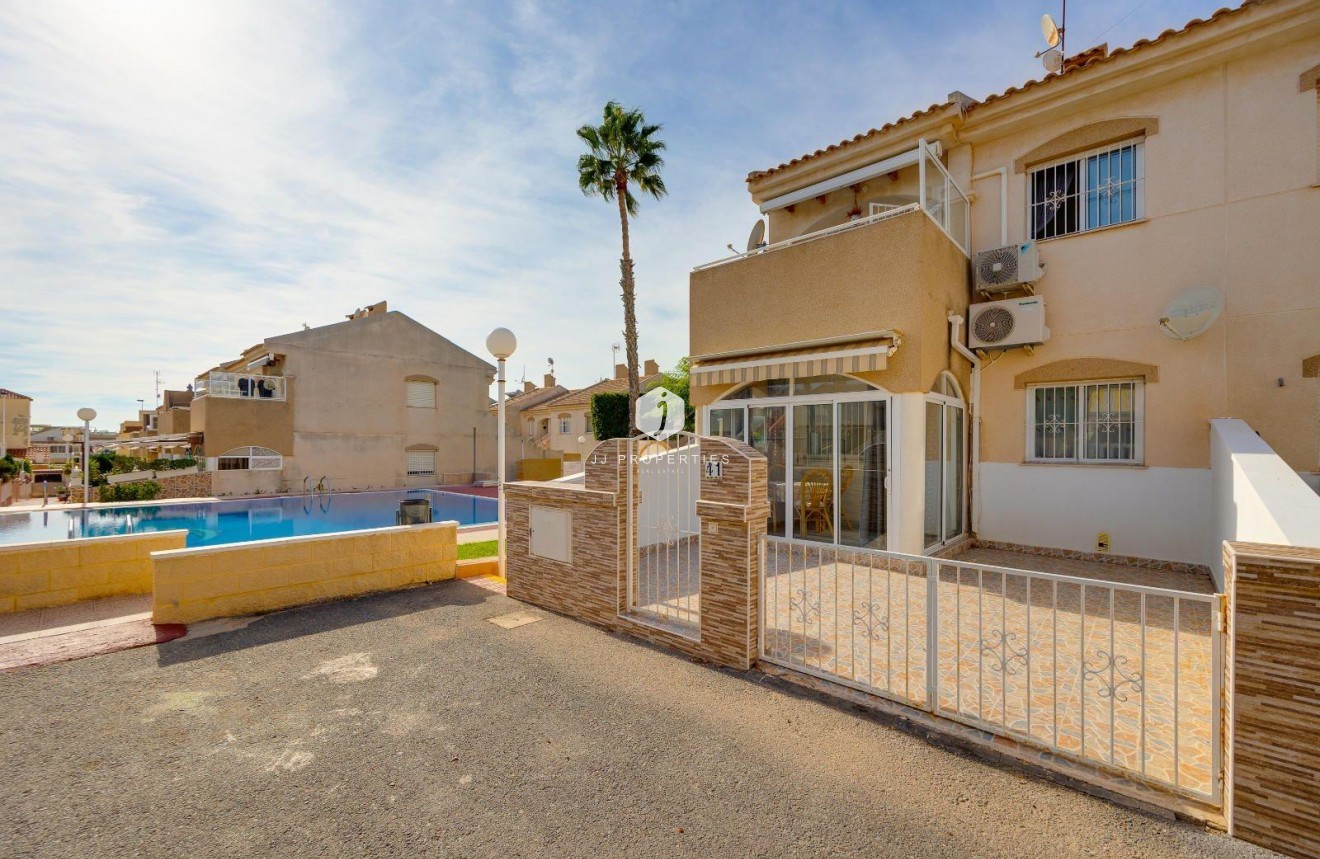 D'occasion - Bungalow -
Torrevieja - Aguas Nuevas 2