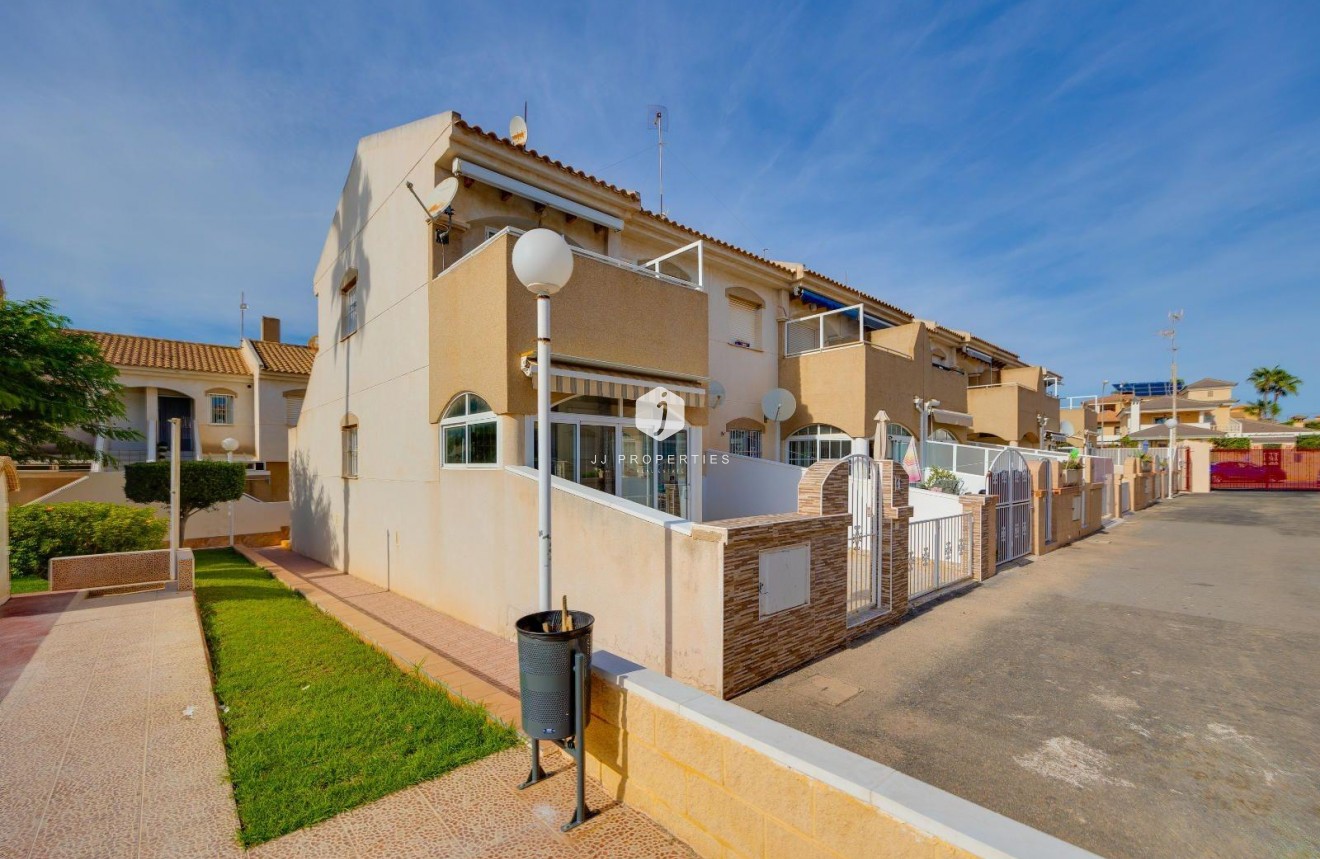 D'occasion - Bungalow -
Torrevieja - Aguas Nuevas 2