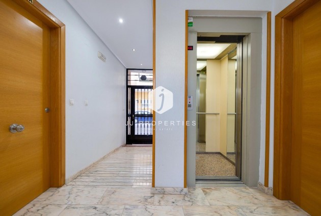 Resale - Penthouse -
Almoradí - Parque De La U