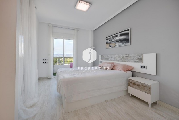 Resale - Penthouse -
Almoradí - Parque De La U