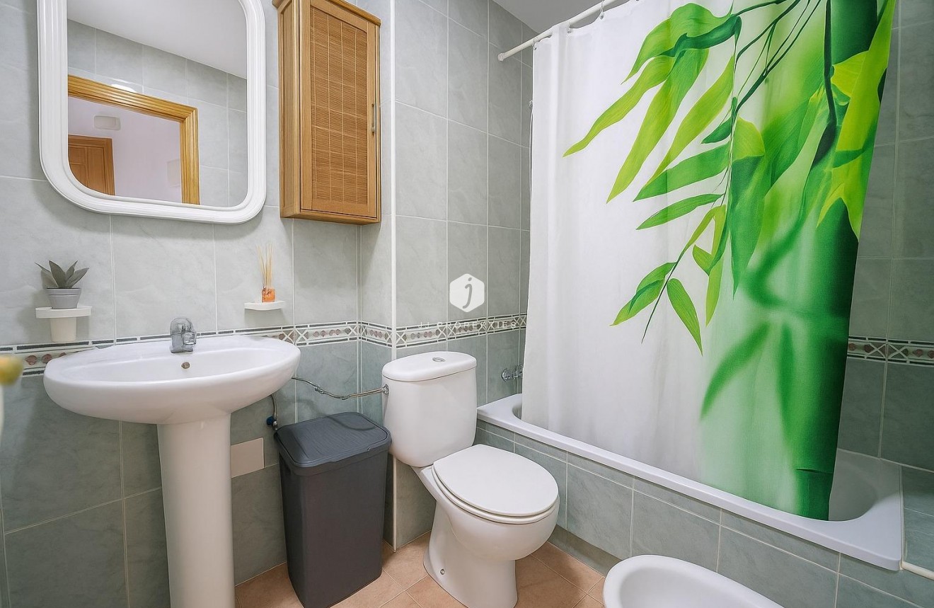 Tweedehands - Appartement / flat -
Torrevieja - Habaneras