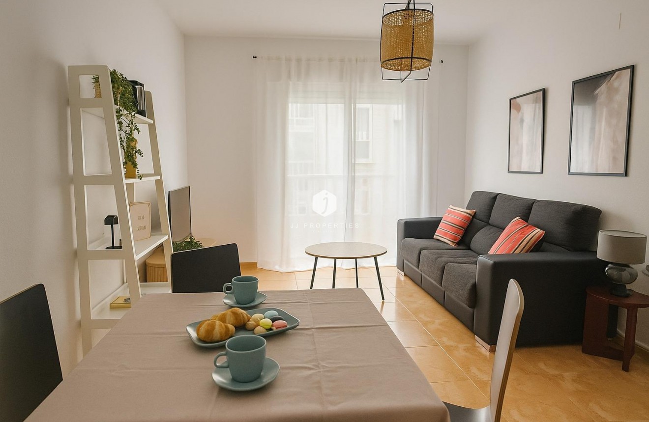 Tweedehands - Appartement / flat -
Torrevieja - Playa del Cura