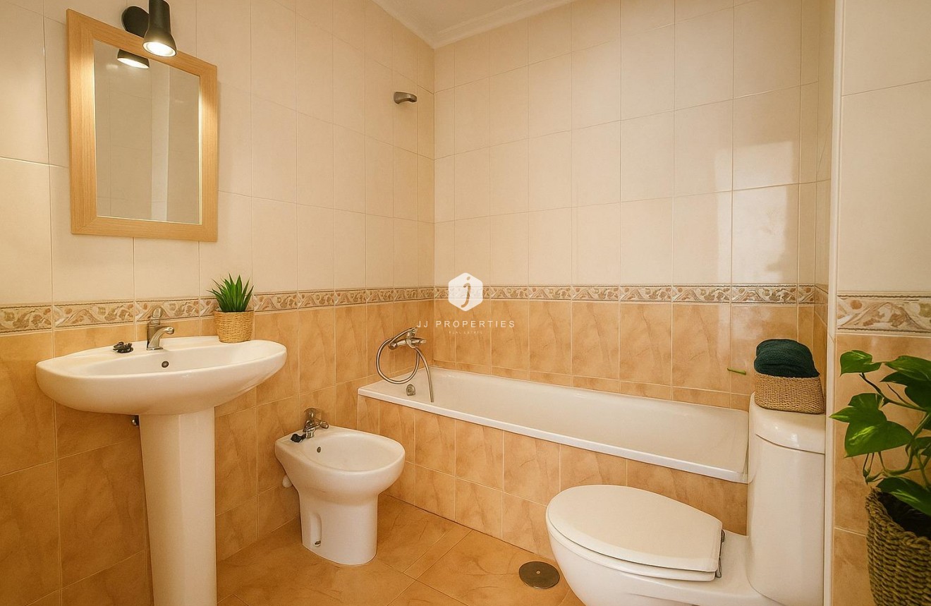 Tweedehands - Appartement / flat -
Torrevieja - Playa del Cura