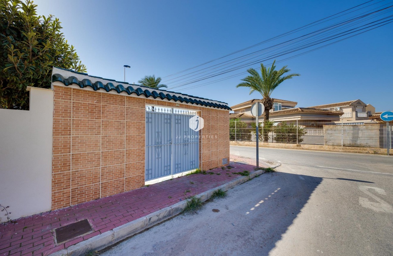 Tweedehands - Chalet -
Torrevieja - La Siesta - El Salado - Torreta