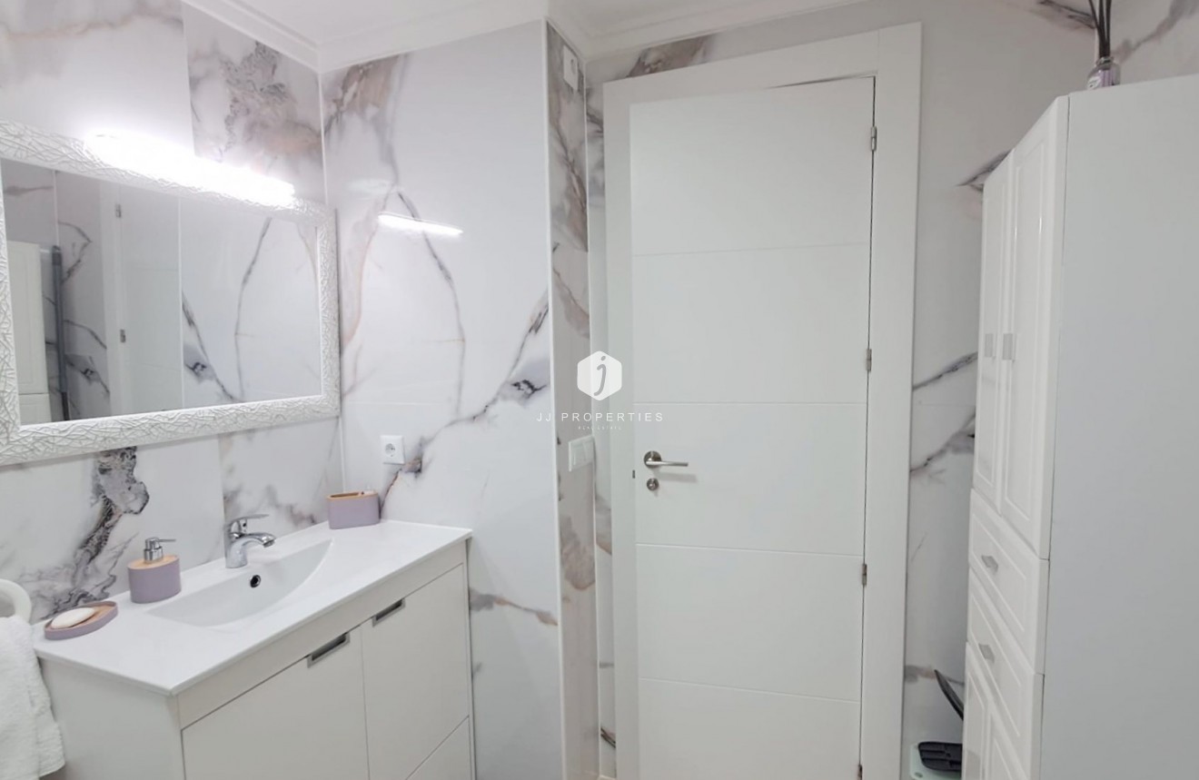 D'occasion - Appartement -
Torrevieja - Costa Blanca