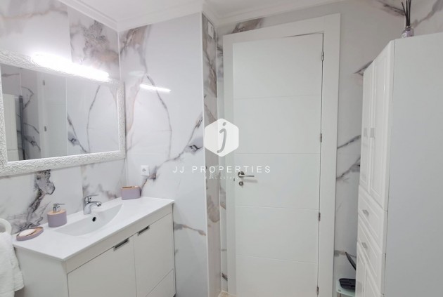 D'occasion - Appartement -
Torrevieja - Costa Blanca