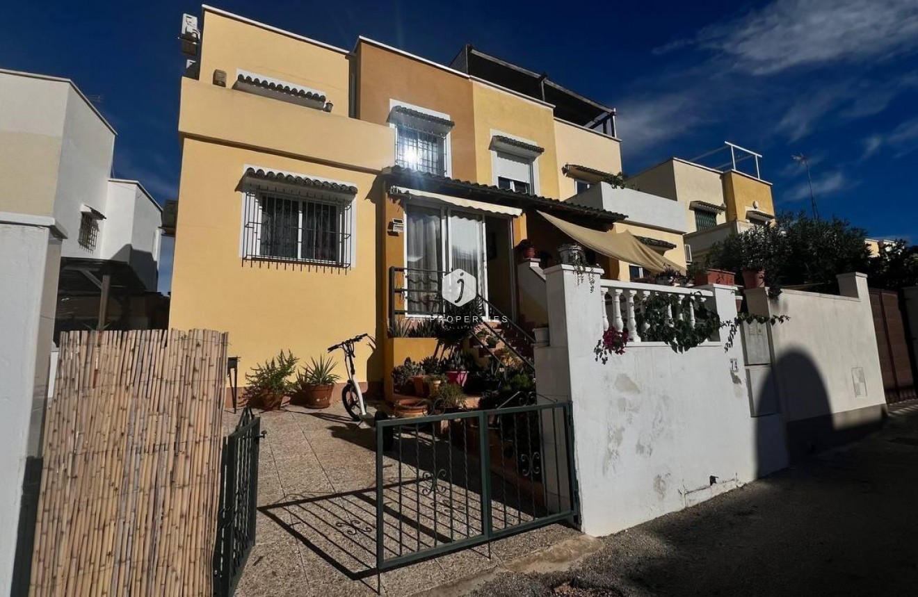 Z drugiej ręki - Szalet -
Orihuela Costa - Los Almendros-la Florida