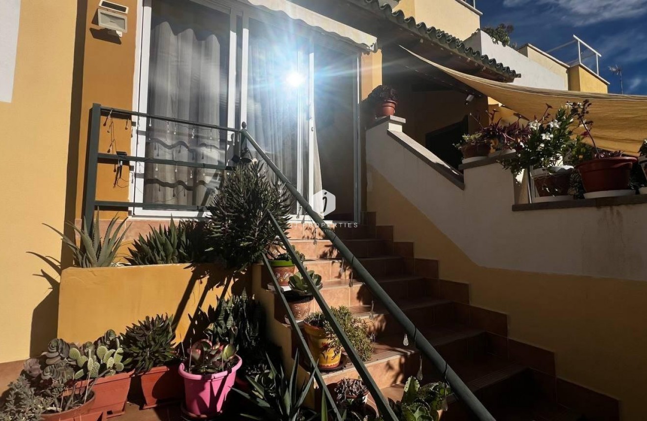 Z drugiej ręki - Szalet -
Orihuela Costa - Los Almendros-la Florida