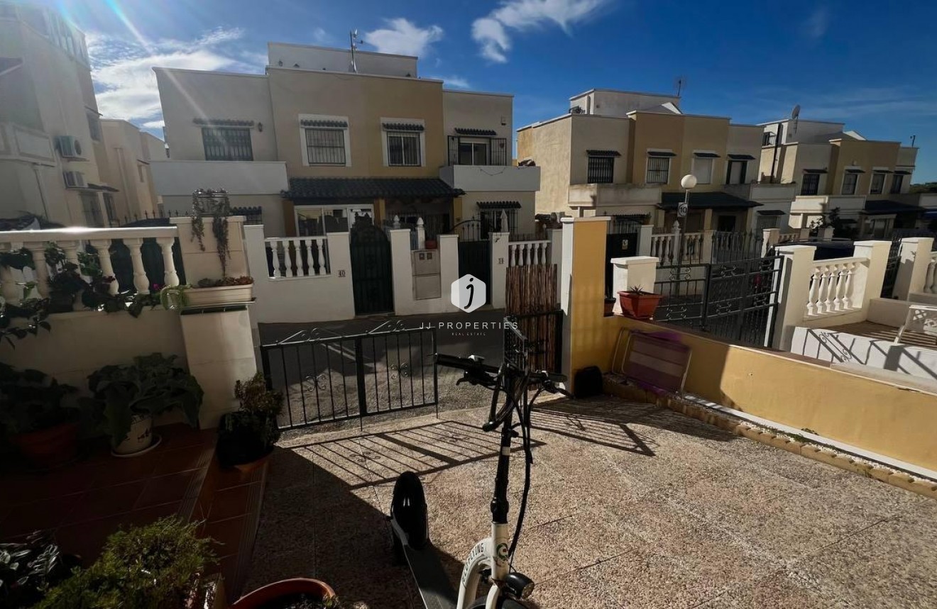 Z drugiej ręki - Szalet -
Orihuela Costa - Los Almendros-la Florida