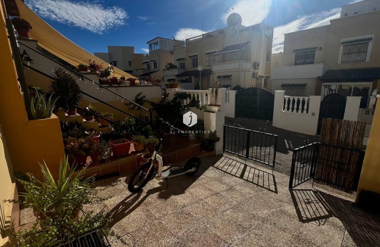 Z drugiej ręki - Szalet -
Orihuela Costa - Los Almendros-la Florida