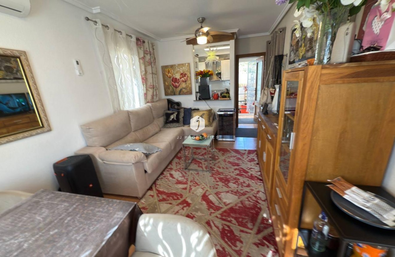 Z drugiej ręki - Szalet -
Orihuela Costa - Los Almendros-la Florida