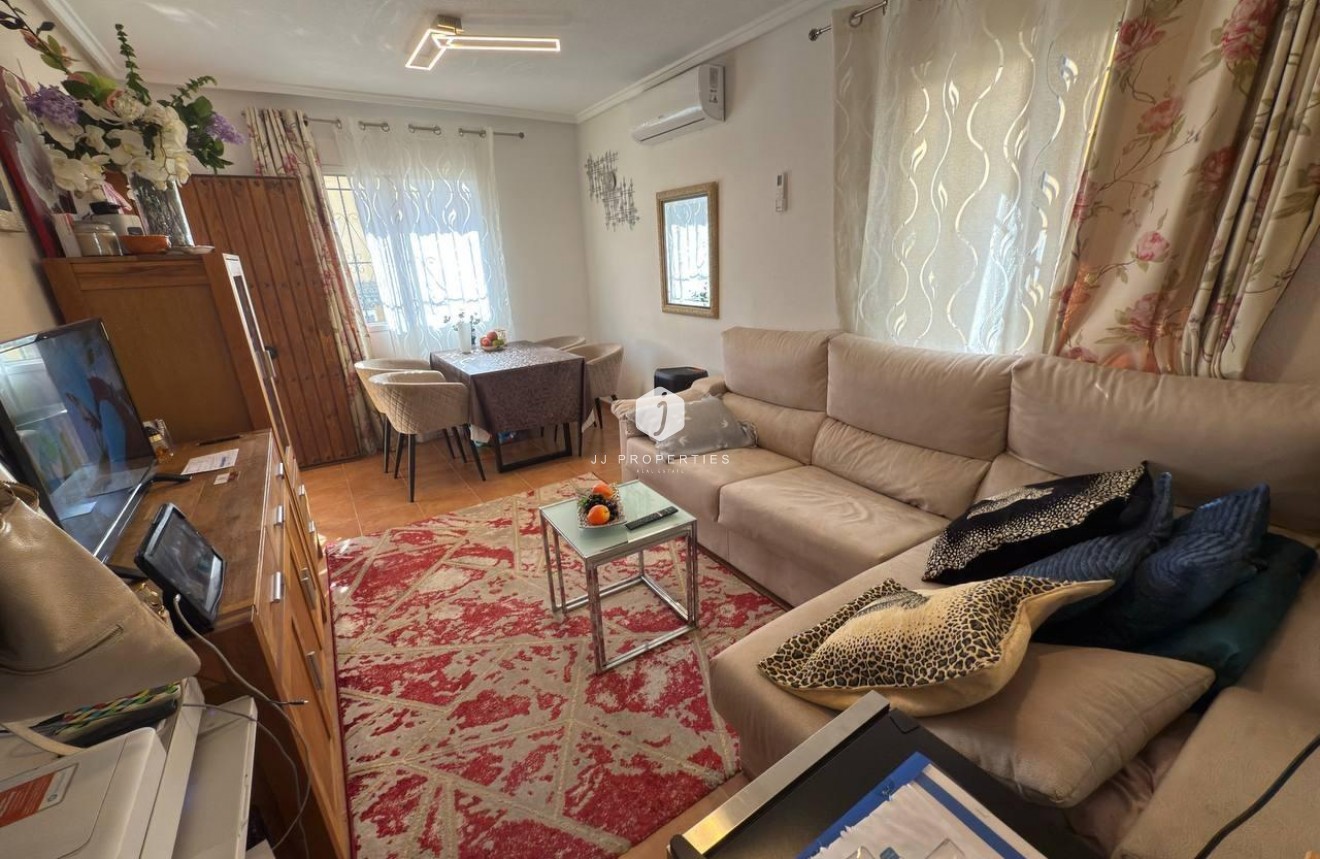 Z drugiej ręki - Szalet -
Orihuela Costa - Los Almendros-la Florida