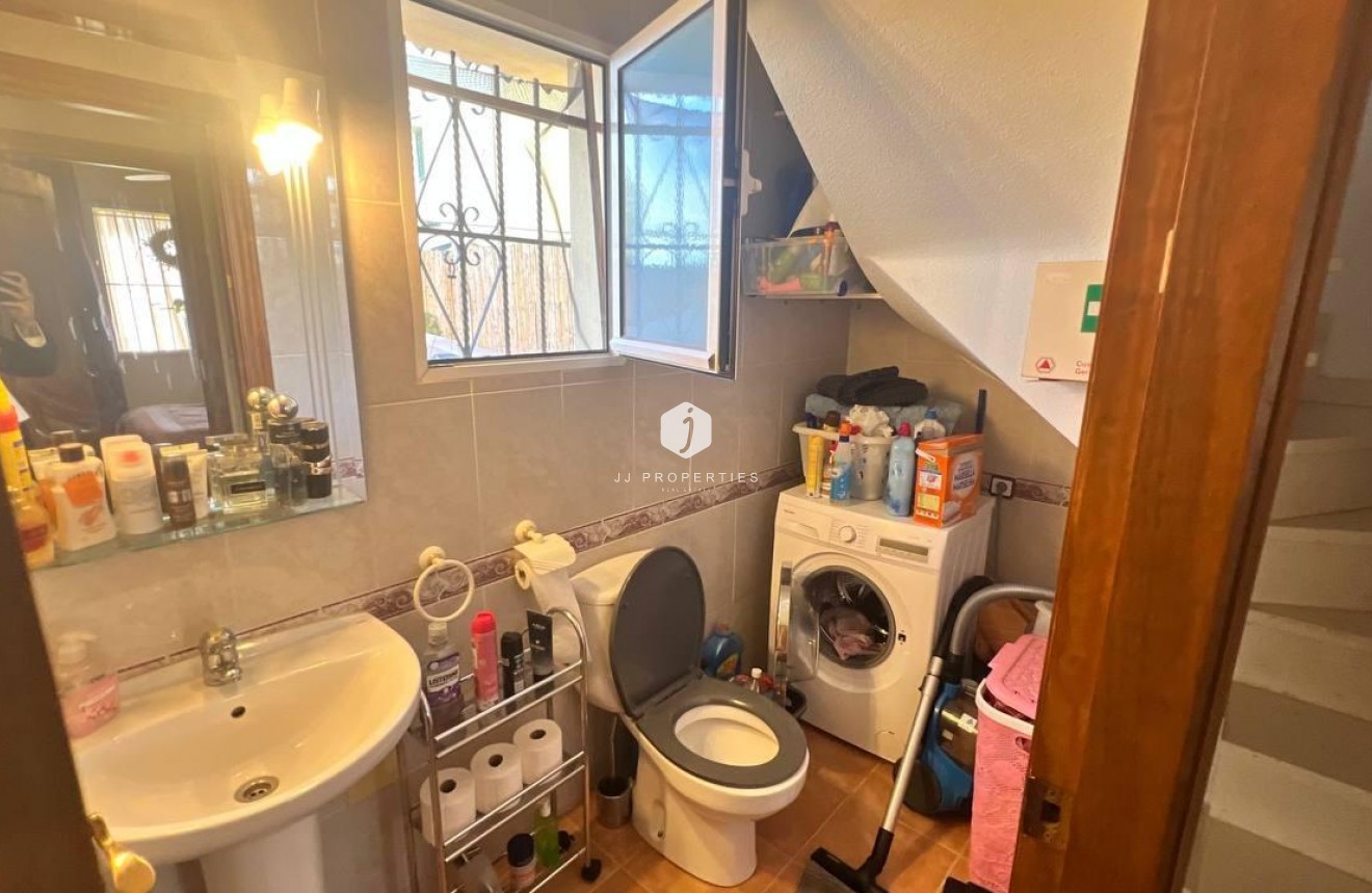 Z drugiej ręki - Szalet -
Orihuela Costa - Los Almendros-la Florida