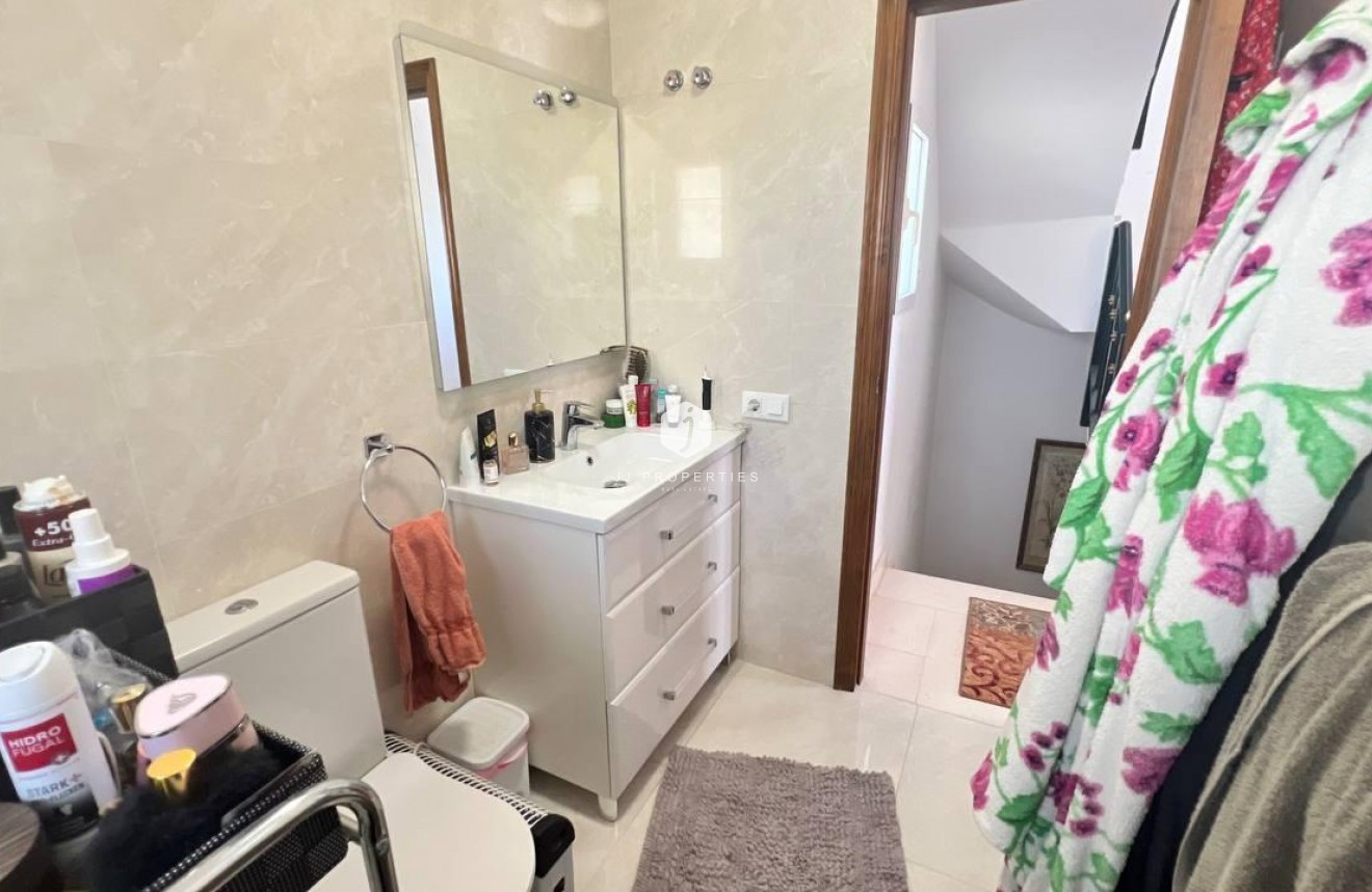 Z drugiej ręki - Szalet -
Orihuela Costa - Los Almendros-la Florida