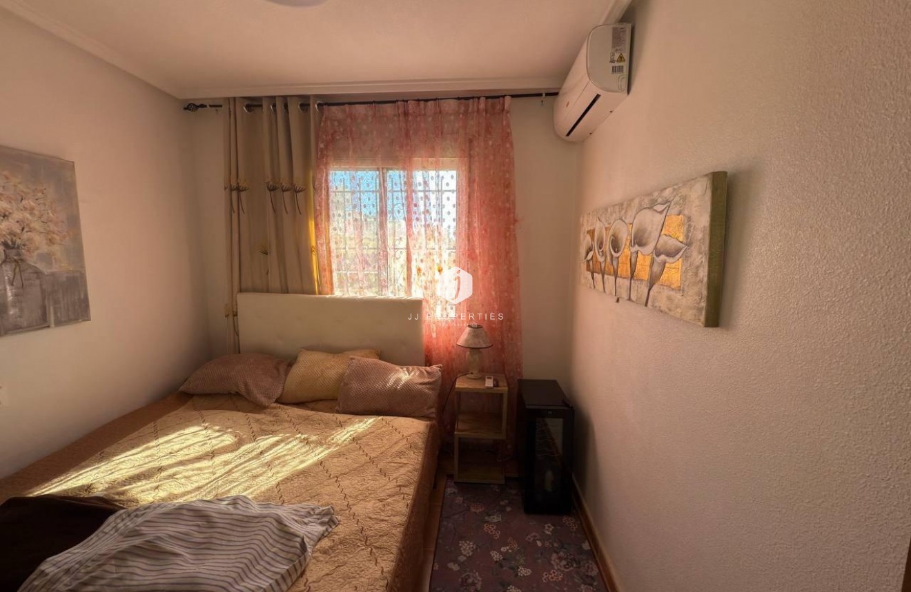 Z drugiej ręki - Szalet -
Orihuela Costa - Los Almendros-la Florida