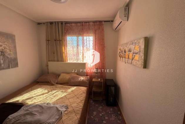 Z drugiej ręki - Szalet -
Orihuela Costa - Los Almendros-la Florida