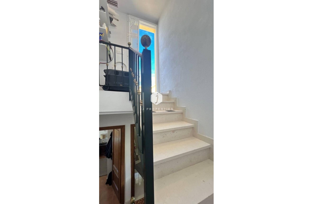 Z drugiej ręki - Szalet -
Orihuela Costa - Los Almendros-la Florida