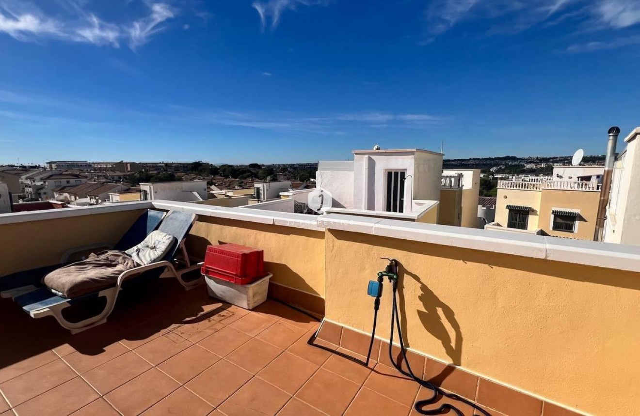 Z drugiej ręki - Szalet -
Orihuela Costa - Los Almendros-la Florida