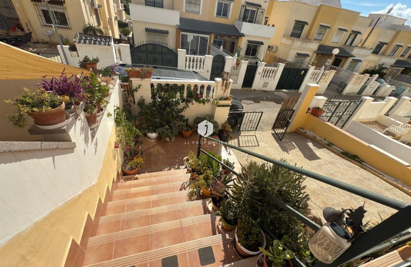 Z drugiej ręki - Szalet -
Orihuela Costa - Los Almendros-la Florida