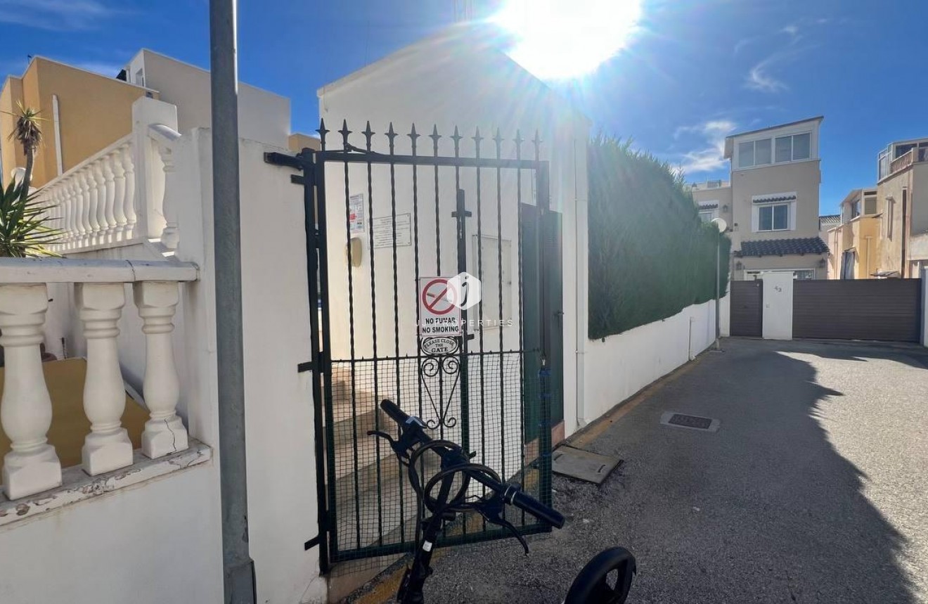 Z drugiej ręki - Szalet -
Orihuela Costa - Los Almendros-la Florida