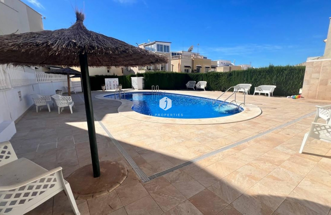 Z drugiej ręki - Szalet -
Orihuela Costa - Los Almendros-la Florida